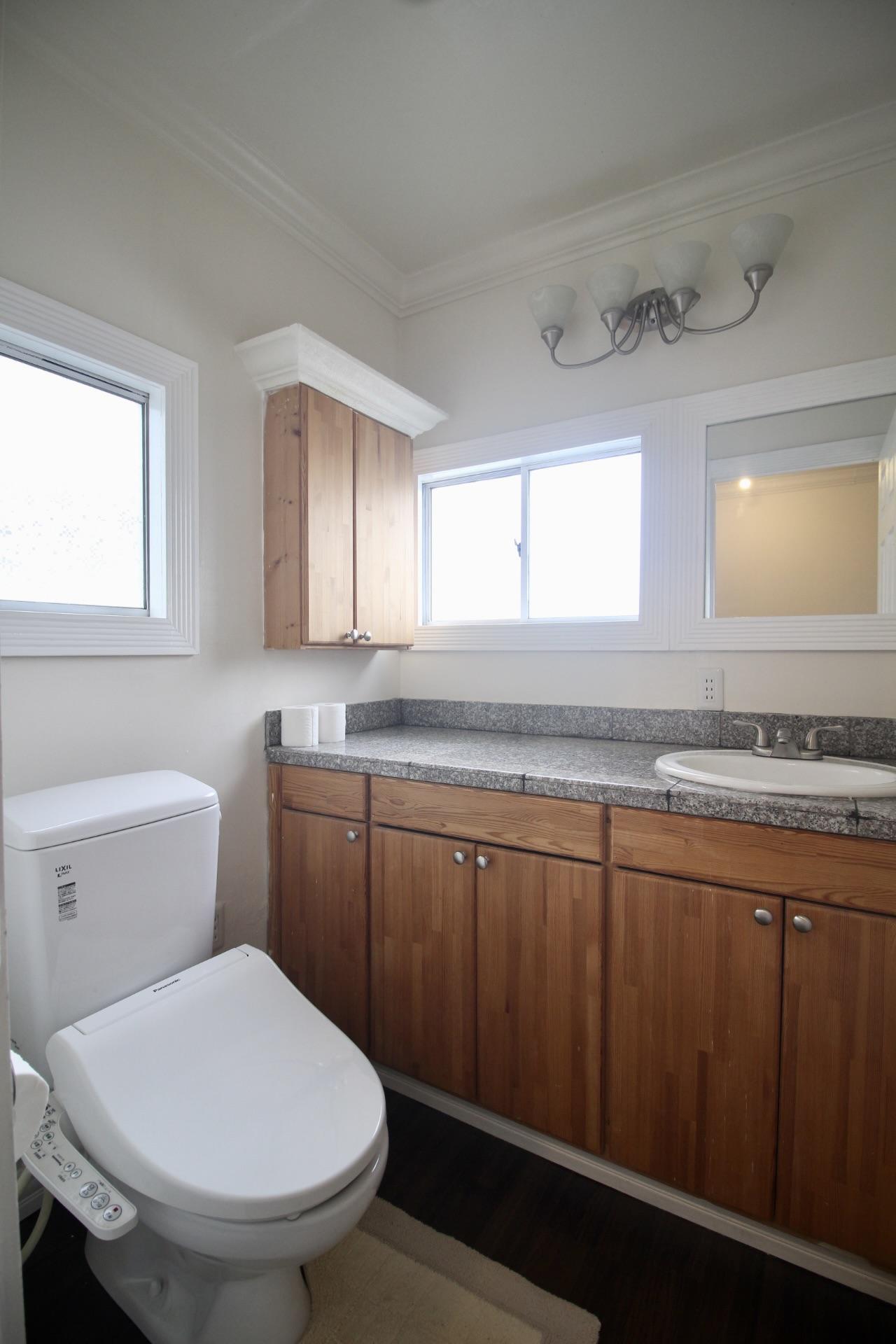 芦屋市東山町の売買物件/2階トイレ