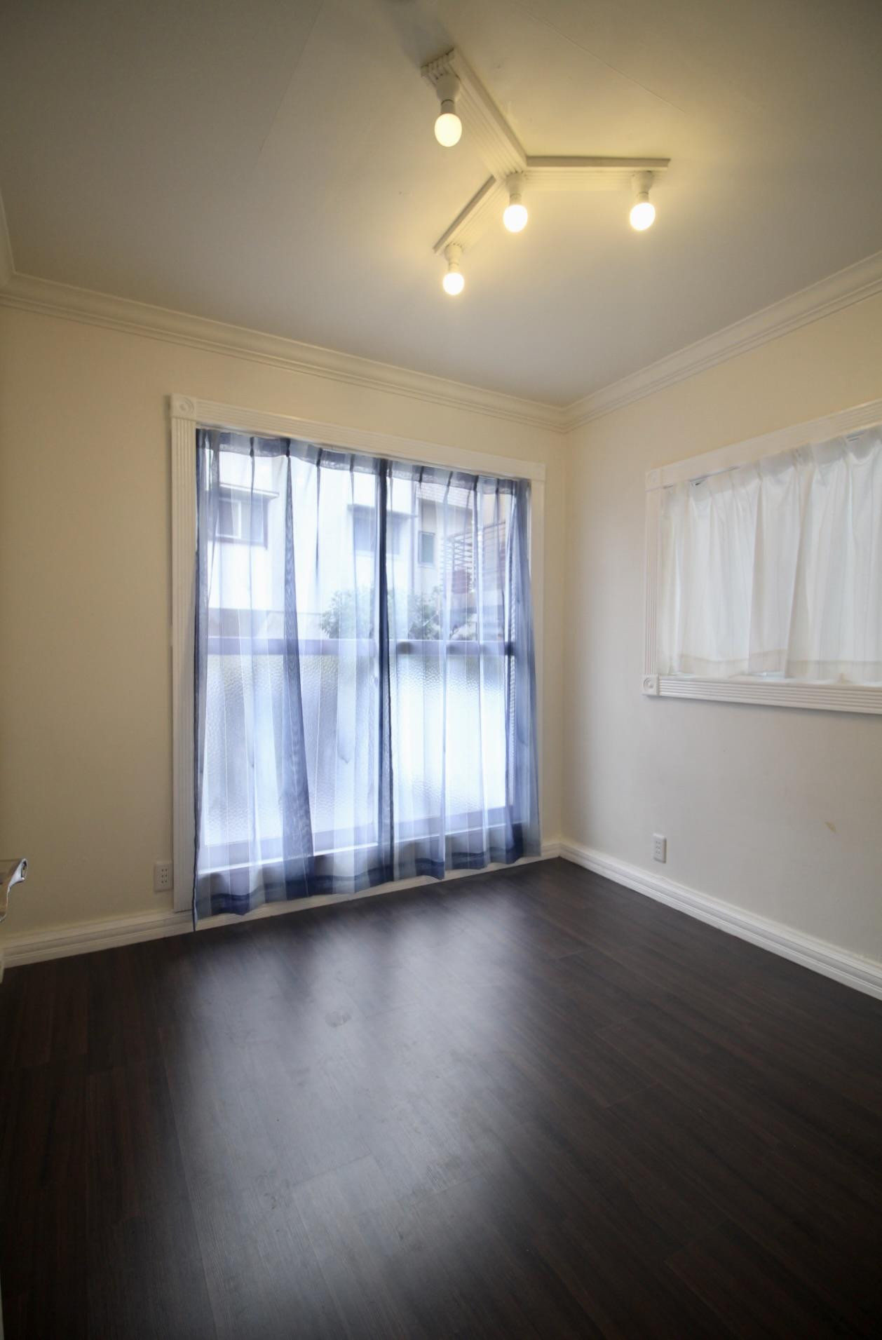 芦屋市東山町の売買物件/2階洋室。