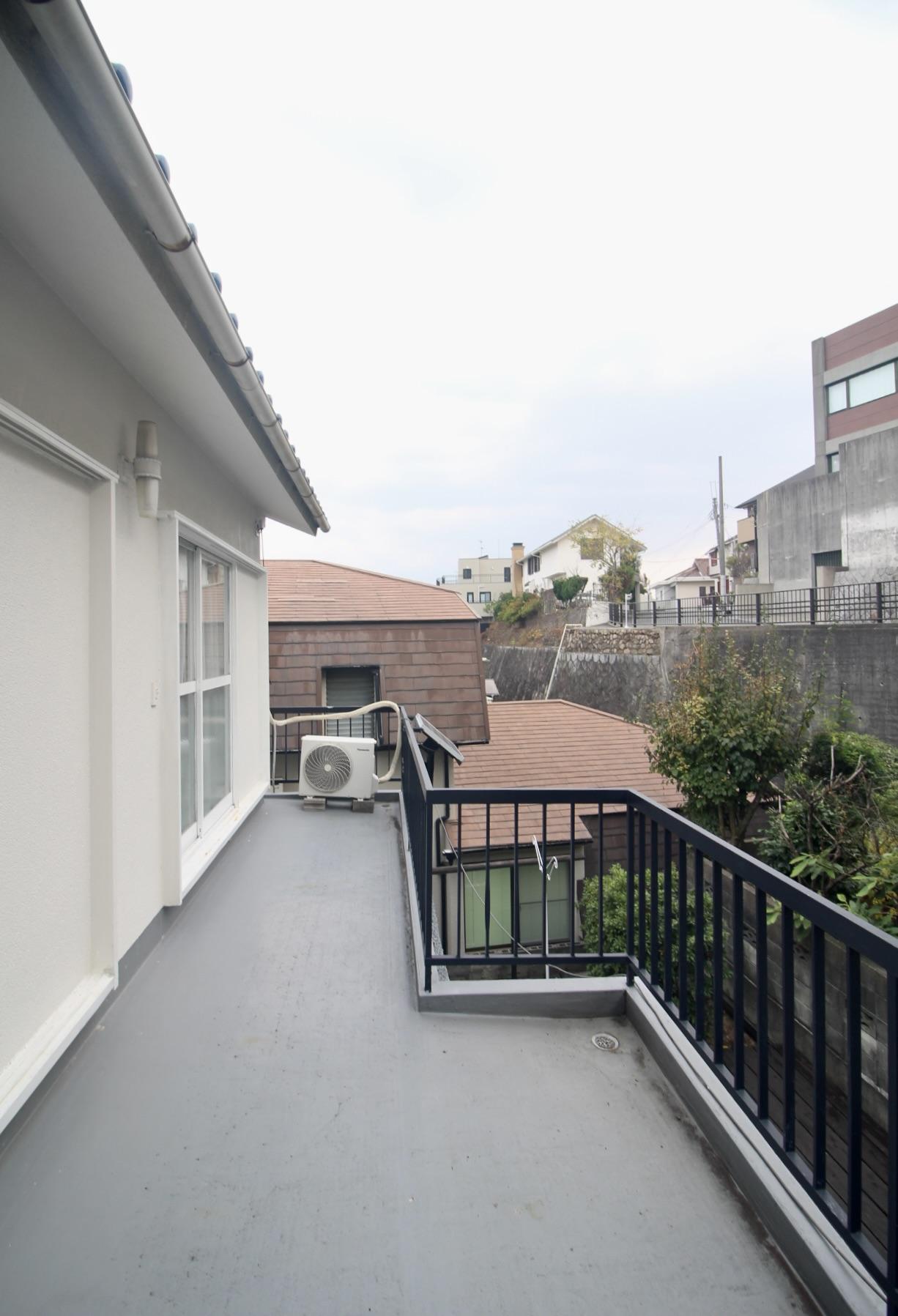 芦屋市東山町の売買物件/広いバルコニー