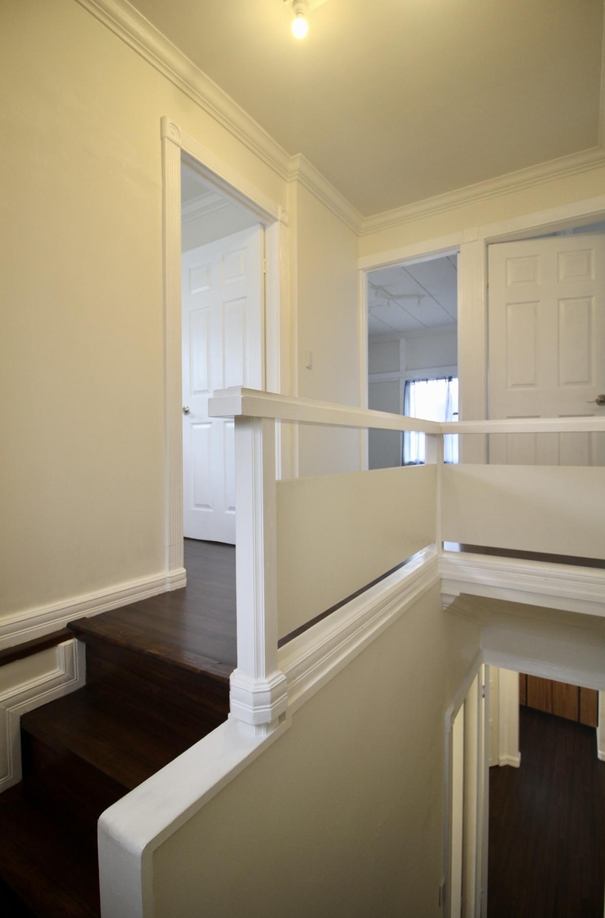 芦屋市東山町の売買物件/階段の意匠も凝ってます