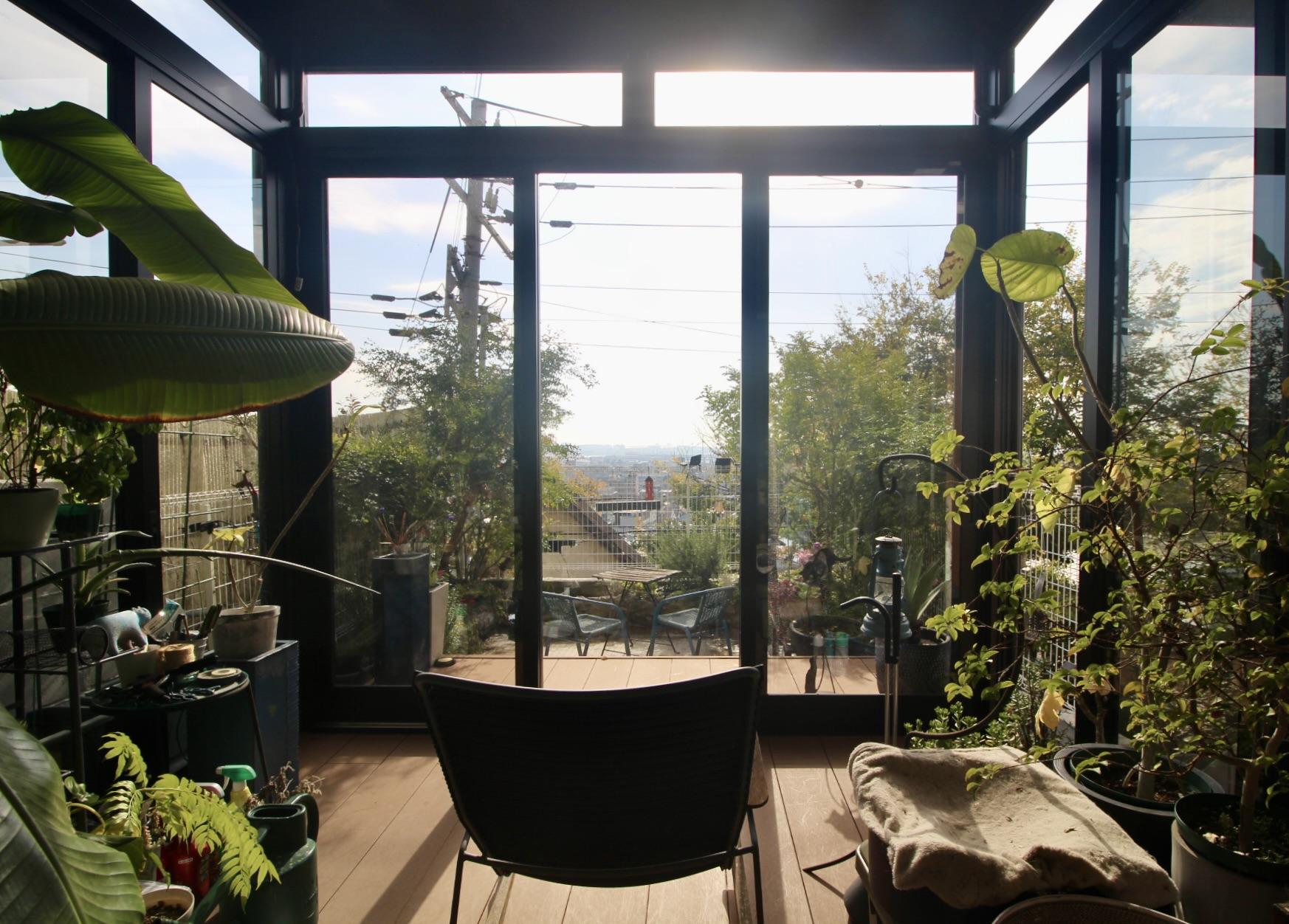 神戸市灘区寺口町の売買物件/眺望と陽だまりのサンルームで、ぼーっと日光浴。