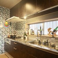 神戸市灘区寺口町の売買物件/3口コンロで使い勝手が良さそうなキッチン