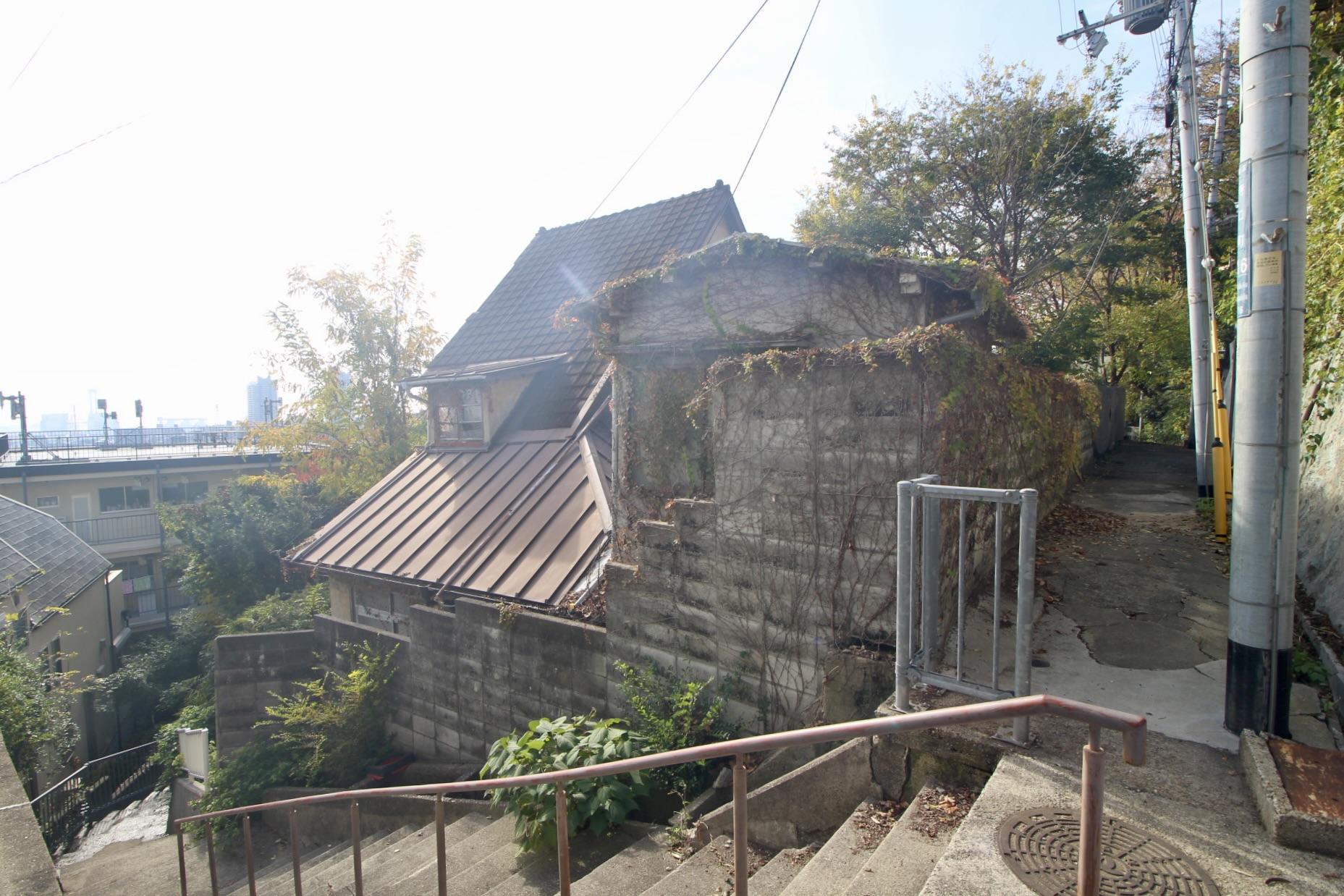 神戸市灘区寺口町の売買物件/物件前の風情のある路地