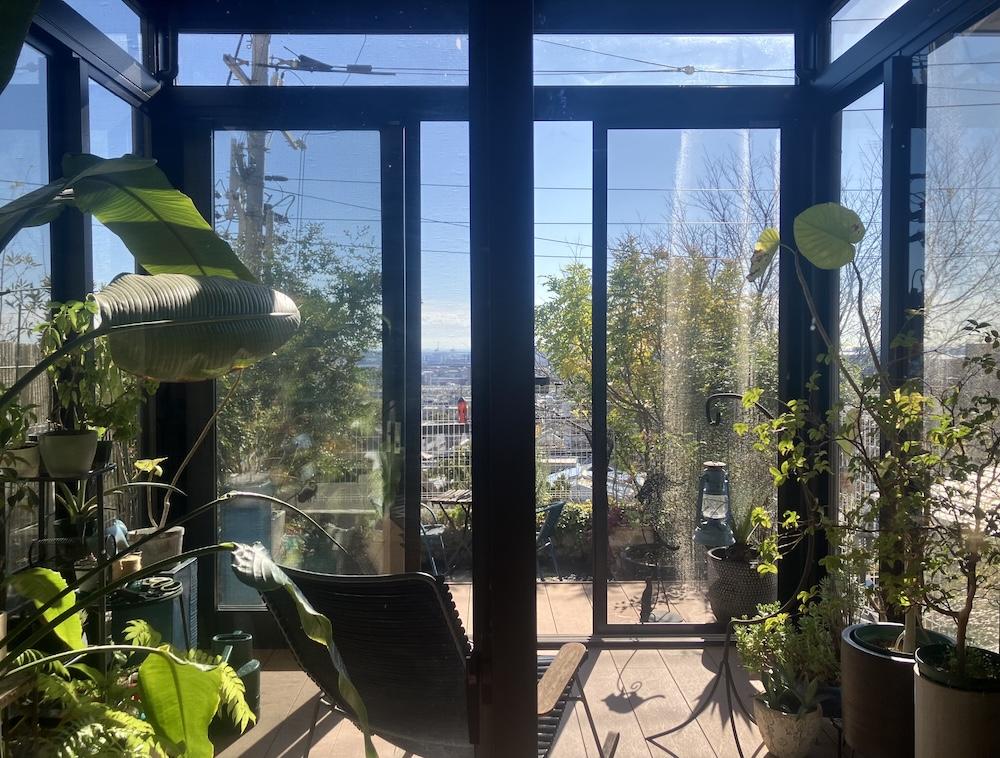 神戸市灘区寺口町の売買物件/眺望と陽だまりのサンルームで、ぼーっと日光浴。