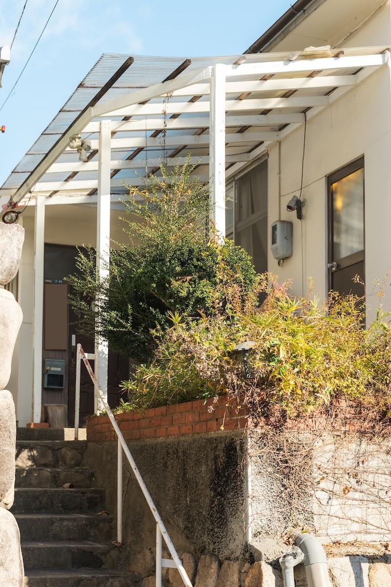 神戸市北区鈴蘭台南町の売買物件/階段を上がって玄関へ