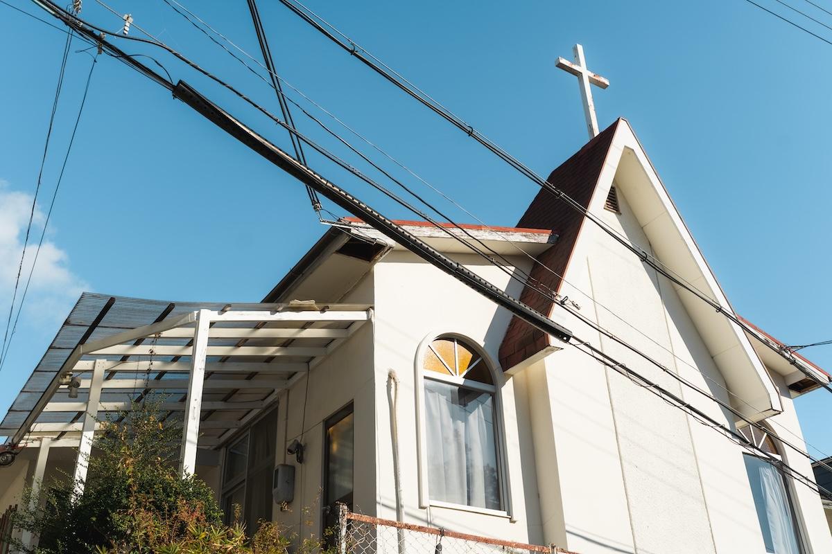 神戸市北区鈴蘭台南町の売買物件/三角屋根とアーチの窓が素敵
