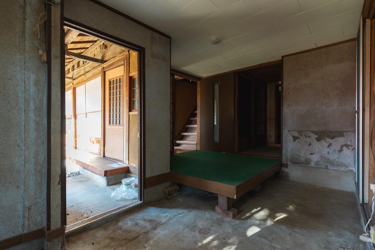 神戸市北区鈴蘭台西町の売買物件/玄関横には土間キッチンも