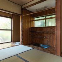 神戸市北区鈴蘭台西町の売買物件/2階茶室の手前にある水屋。床にシンクが埋め込まれています