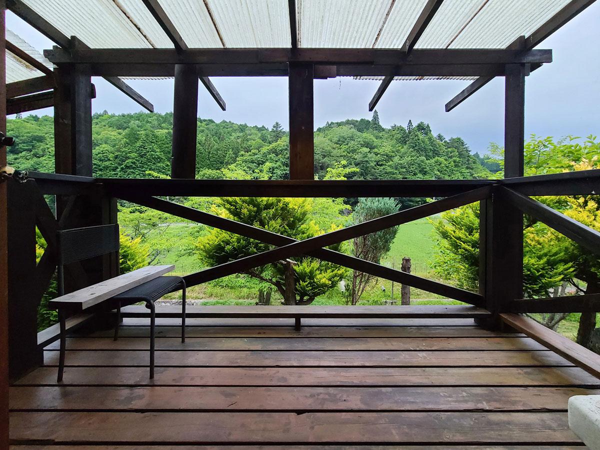 三田市母子の売買物件/ウッドデッキ、緑に囲まれて