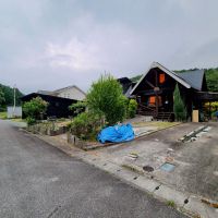 三田市母子の売買物件/倉庫の前のスペースに駐車できます。