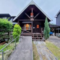 三田市母子の売買物件/外観、右には倉庫が