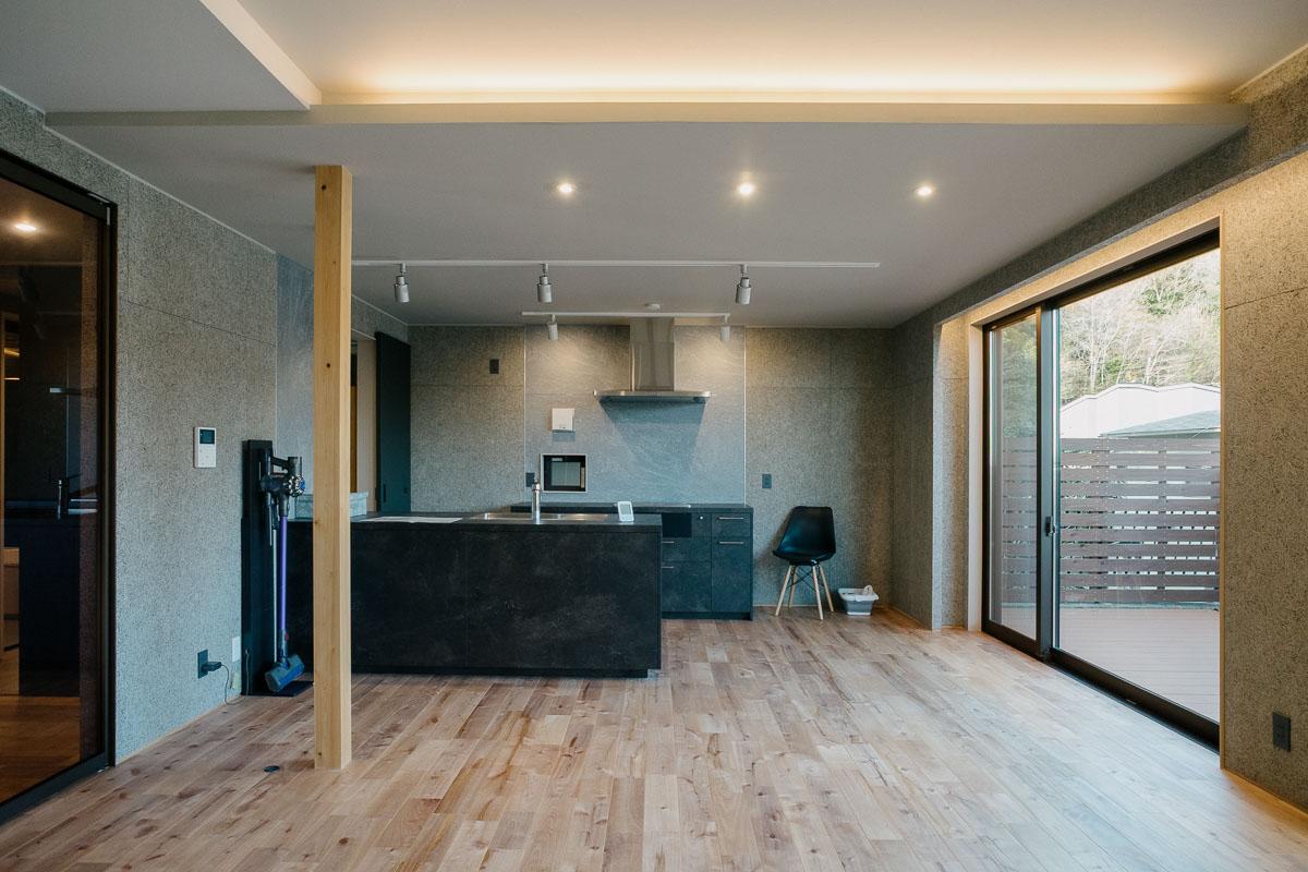 神戸市東灘区渦森台の売買物件/無垢材のフロアが心地いいLDK