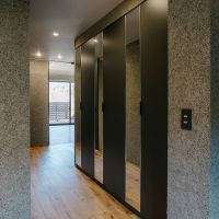 神戸市東灘区渦森台の売買物件/玄関にはシューボックスやクローゼットが