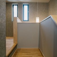 神戸市東灘区渦森台の売買物件/玄関から吹き抜けの階段