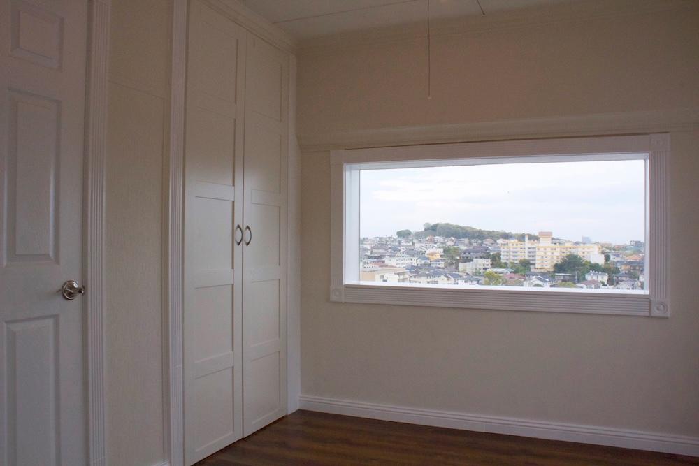 芦屋市東山町の売買物件/窓越しに、絵画のような景色が広がる部屋も