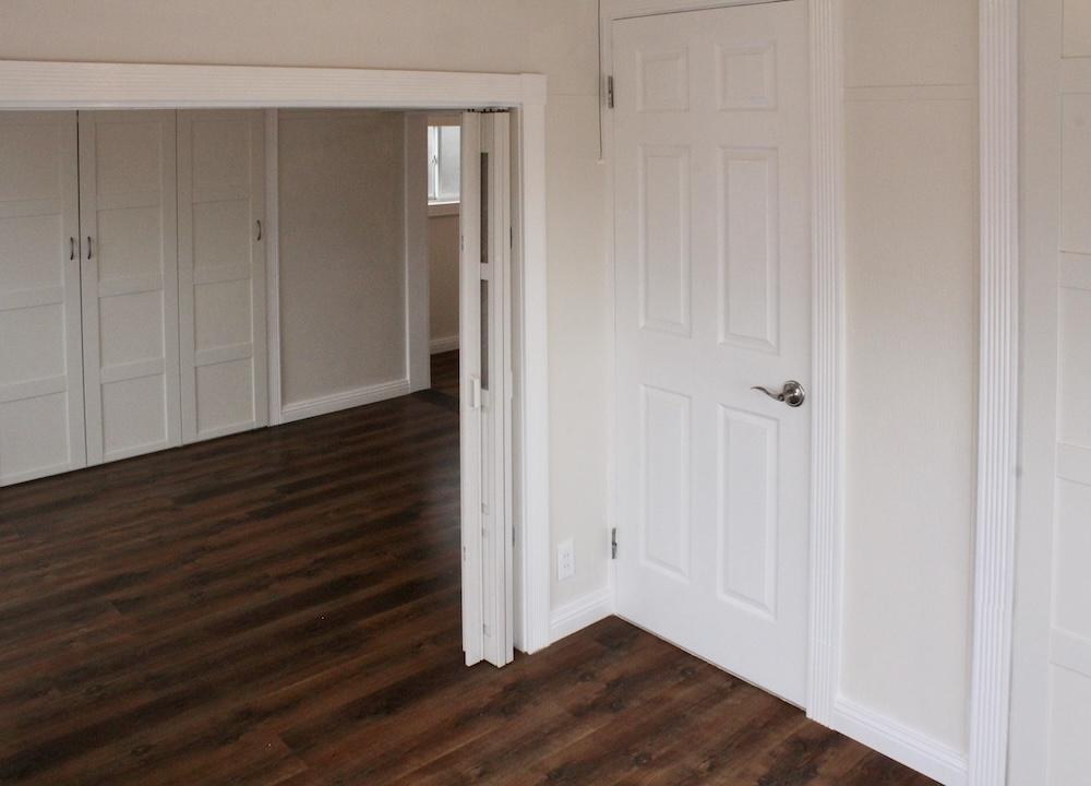 芦屋市東山町の売買物件/白を基調とした建具や壁に、床はシートフローリングでメンテナンスも◎