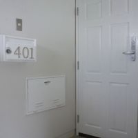 芦屋市東山町の売買物件/共用部にも、海外の雰囲気が感じられます