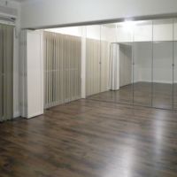 芦屋市東山町の売買物件/一面鏡貼りの部屋も