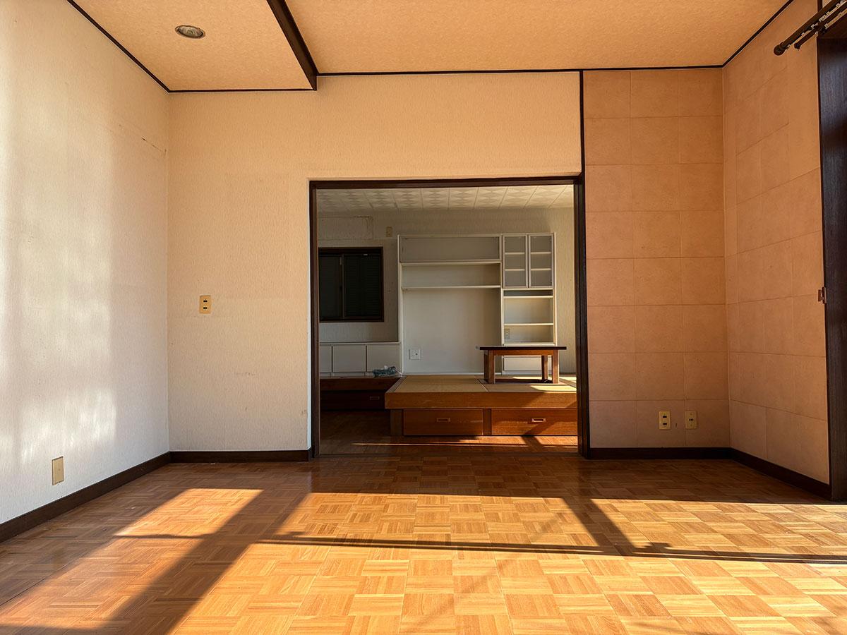 神戸市垂水区美山台の売買物件/日差しがたっぷり入る1Fリビング。