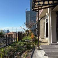 神戸市垂水区美山台の売買物件/ウッドデッキのある庭