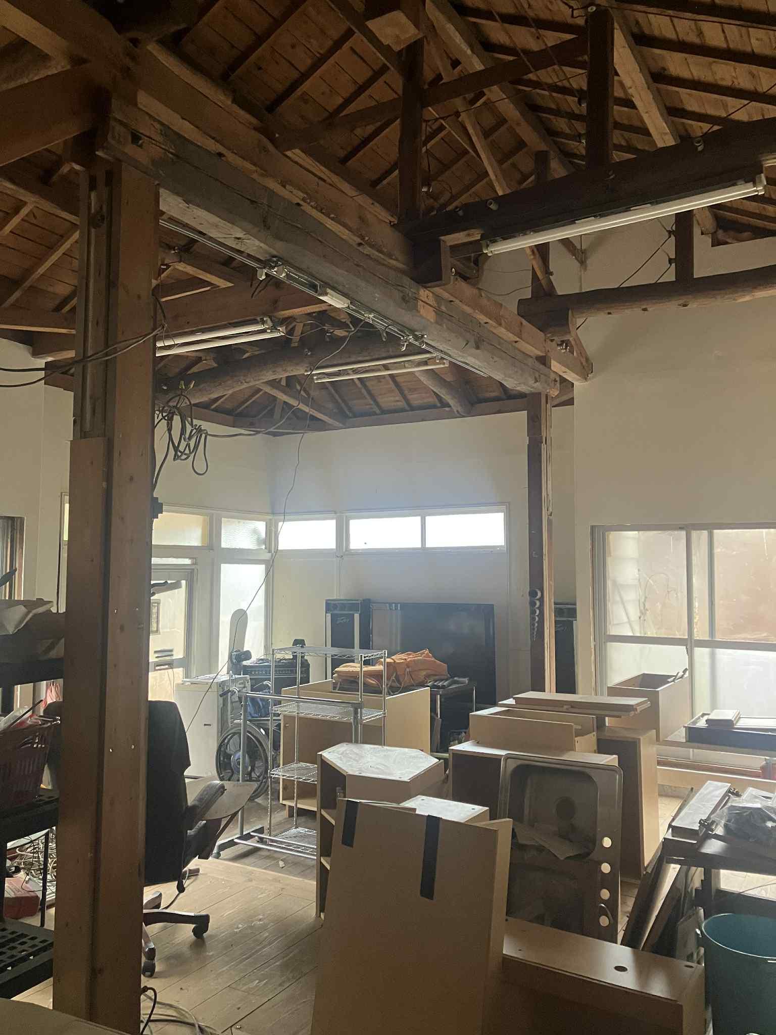 神戸市灘区六甲山町西谷山の売買物件/天井が高いのも嬉しい