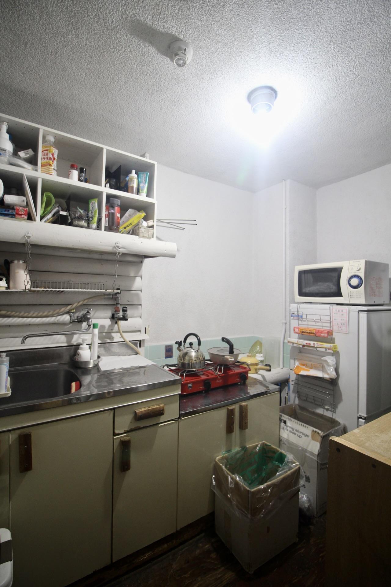 神戸市中央区北野町の売買物件/厚みのある木の取手が、どこか愛らしいキッチン