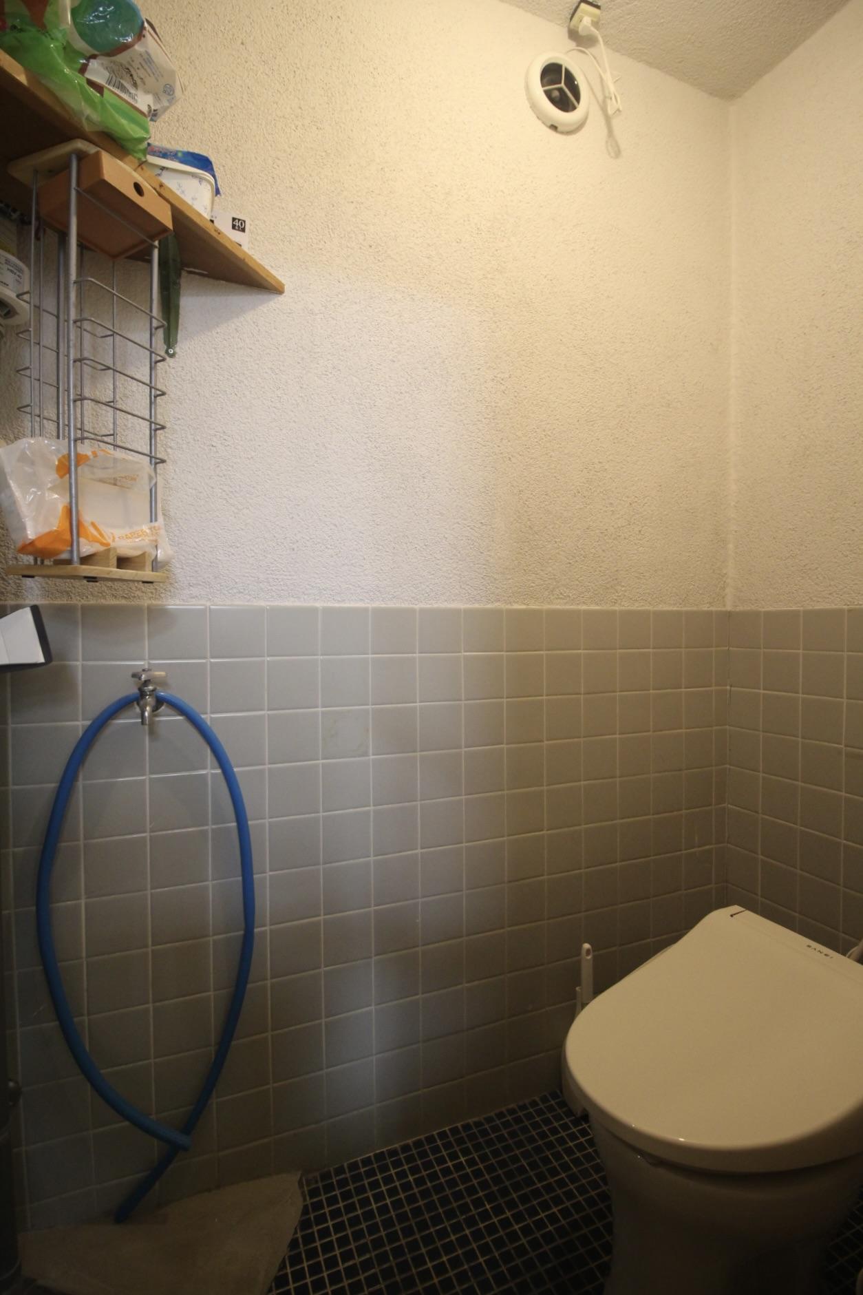 神戸市中央区北野町の売買物件/タイル張りのトイレ