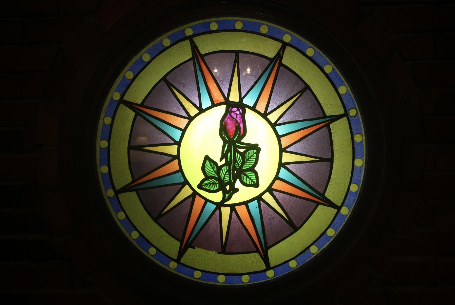 神戸市中央区北野町の売買物件/そのまま活かしたいステンドグラス