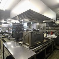 神戸市中央区北野町の売買物件/本格的な設備を備えた厨房