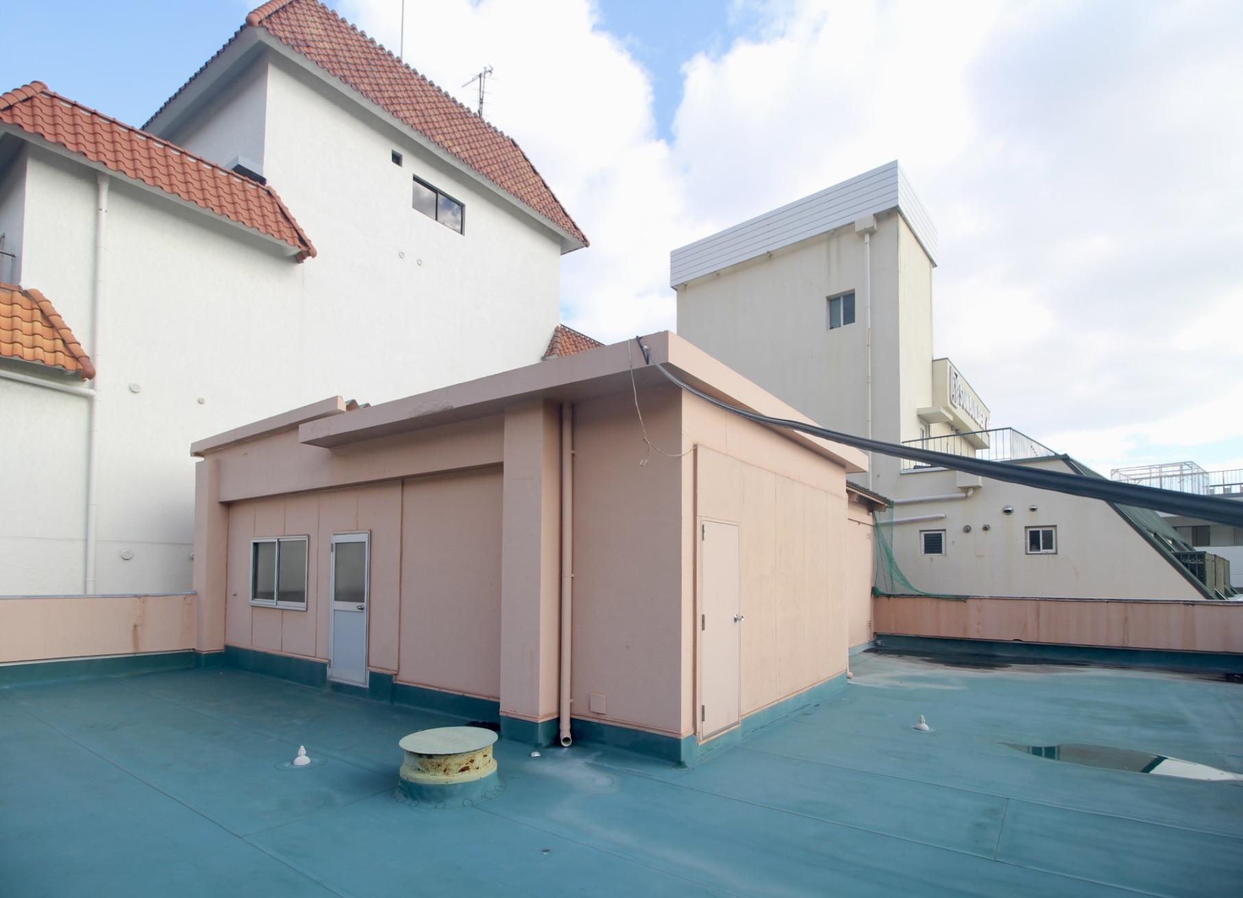 神戸市中央区北野町の売買物件/屋上にぽつんと建てられた、元機械室のペントハウス