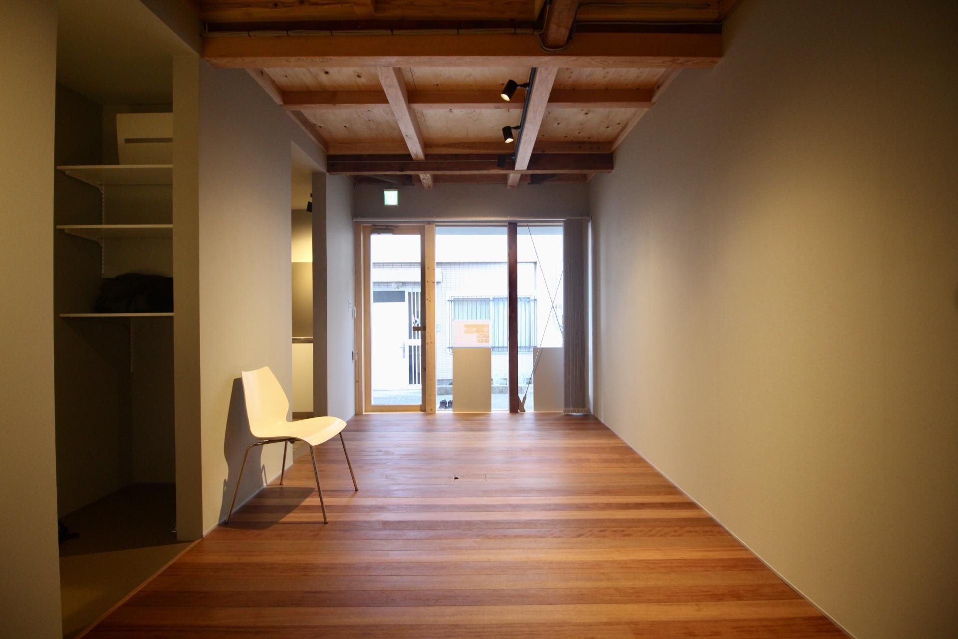 神戸市須磨区須磨浦通の賃貸物件/素材の質感を活かした、店舗利用も想像できる1階