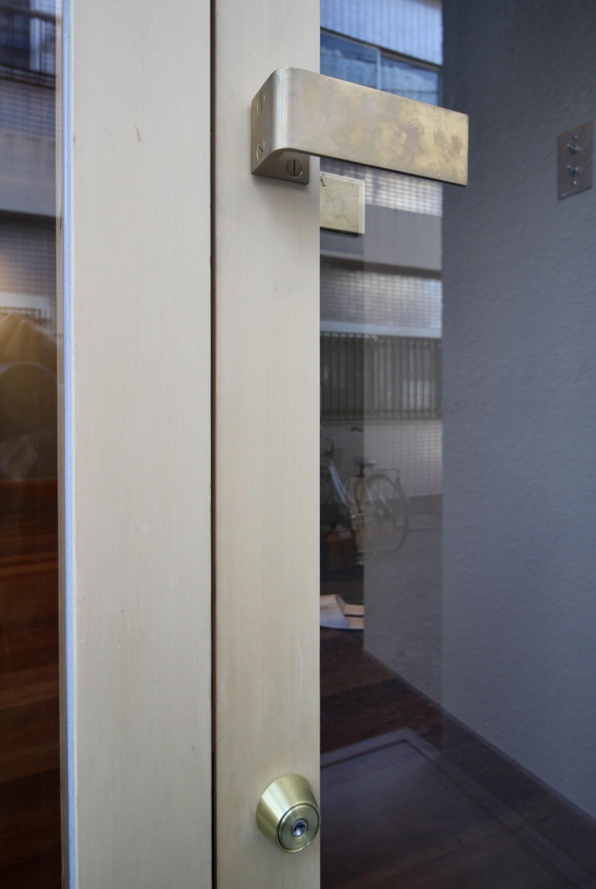 神戸市須磨区須磨浦通の賃貸物件/取手と鍵はこだわりの真鍮製