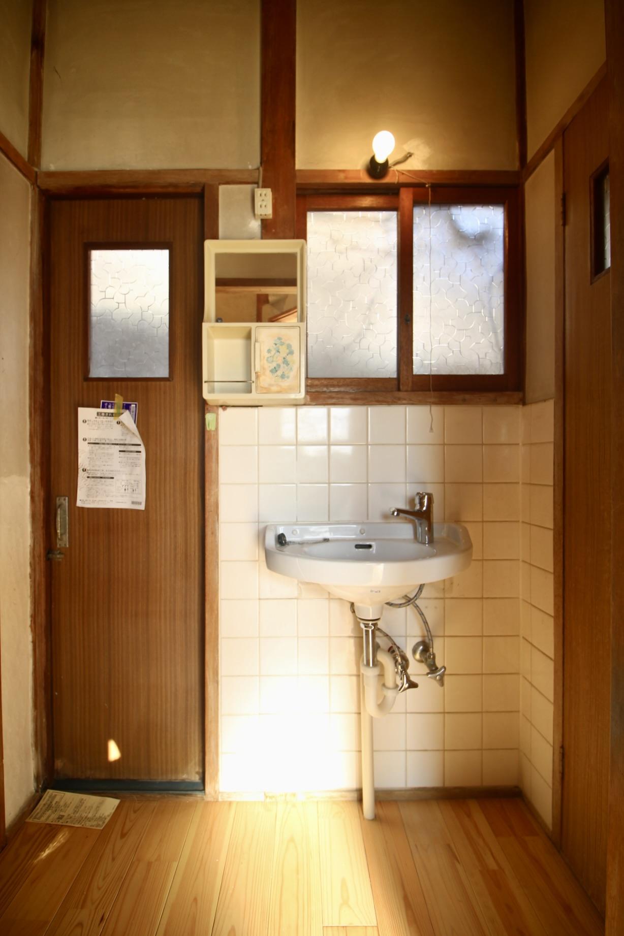 神戸市東灘区本山北町の賃貸物件/どこか懐かしい、ころんとしたコンパクトなタイプの洗面台