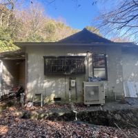 神戸市須磨区上細沢町の売買物件/横からみるとこんな感じ。背後は山です。