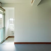 神戸市東灘区岡本の賃貸物件/1階リビングの1角に洗面所とお風呂があります