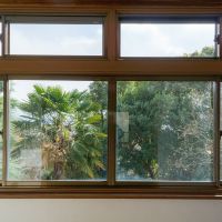 神戸市東灘区岡本の賃貸物件/2階の窓からは山の緑とちらり街並みを望めます