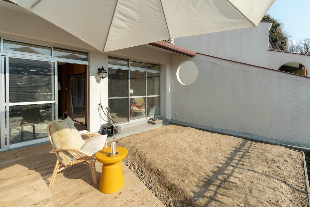 神戸市北区鈴蘭台東町の売買物件/テラスに土！？段々畑のようなレトロマンション