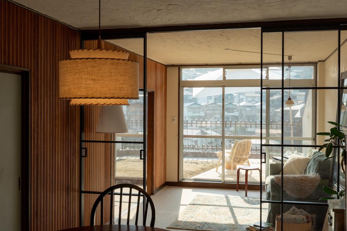 神戸市北区鈴蘭台東町の売買物件/ミッドセンチュリーなテイストの内装にリフォームされています