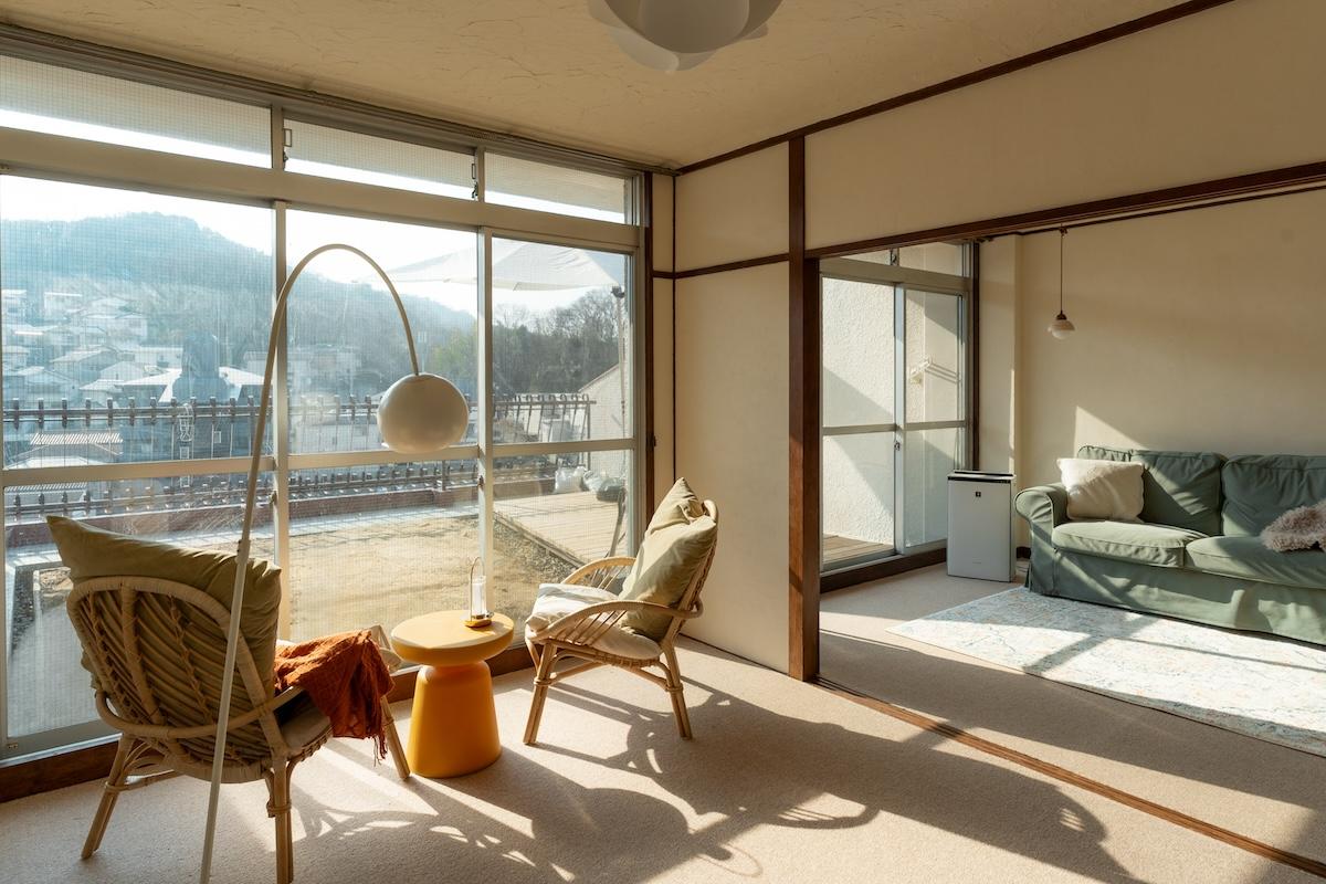 神戸市北区鈴蘭台東町の売買物件/大きな窓からは鈴蘭台のまちなみ