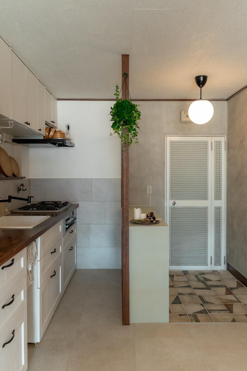 神戸市北区鈴蘭台東町の売買物件/キッチン横に玄関