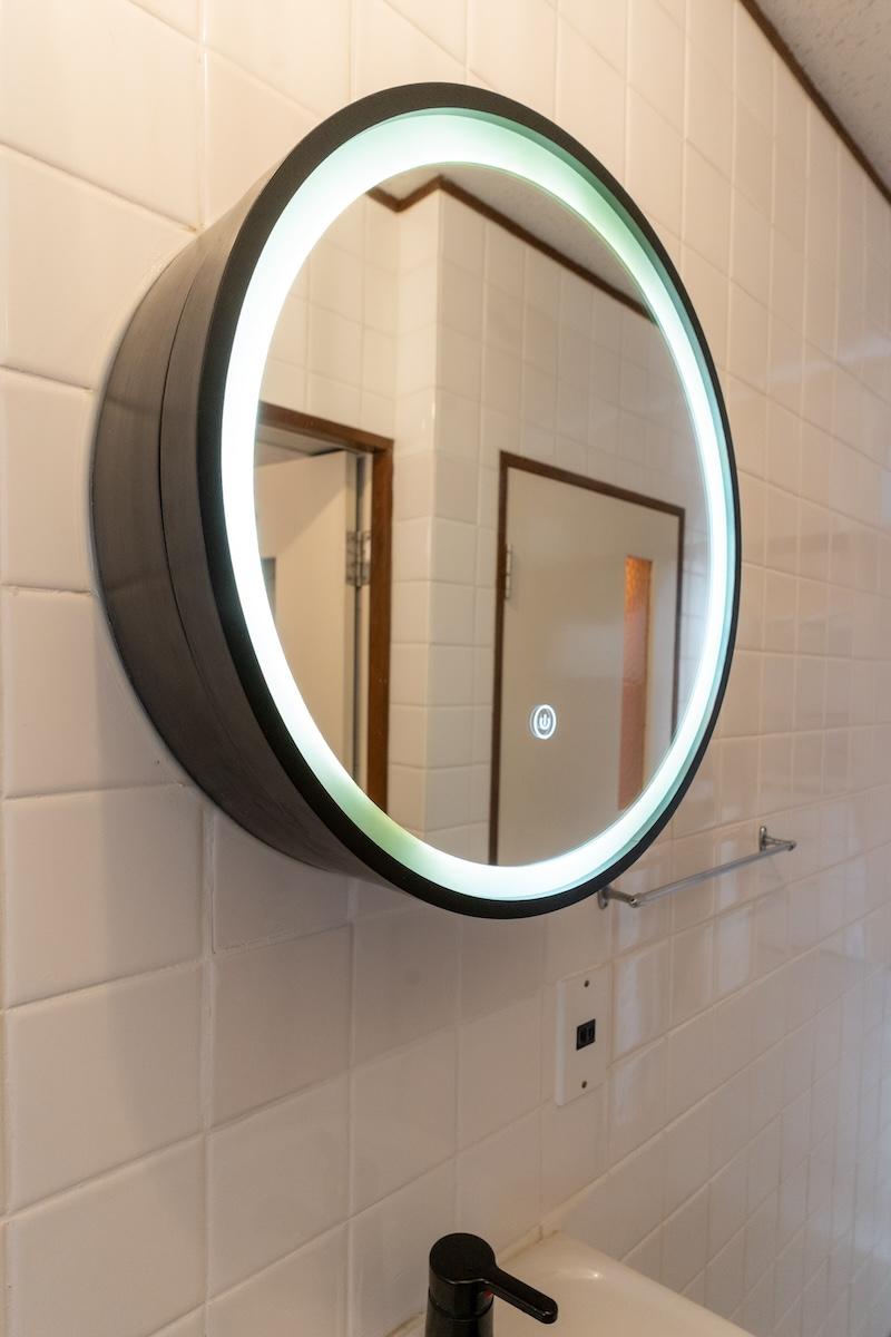 神戸市北区鈴蘭台東町の売買物件/照明付きの丸鏡