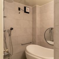 神戸市北区鈴蘭台東町の売買物件/置き型のバスタブとシャワーがホテルのよう