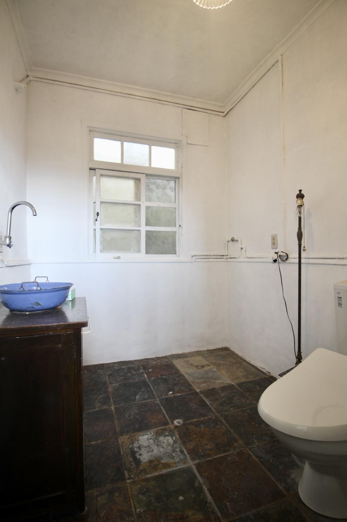 神戸市中央区諏訪山町の賃貸物件/トイレ、洗面