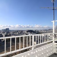 神戸市中央区諏訪山町の賃貸物件/街の向こうに海