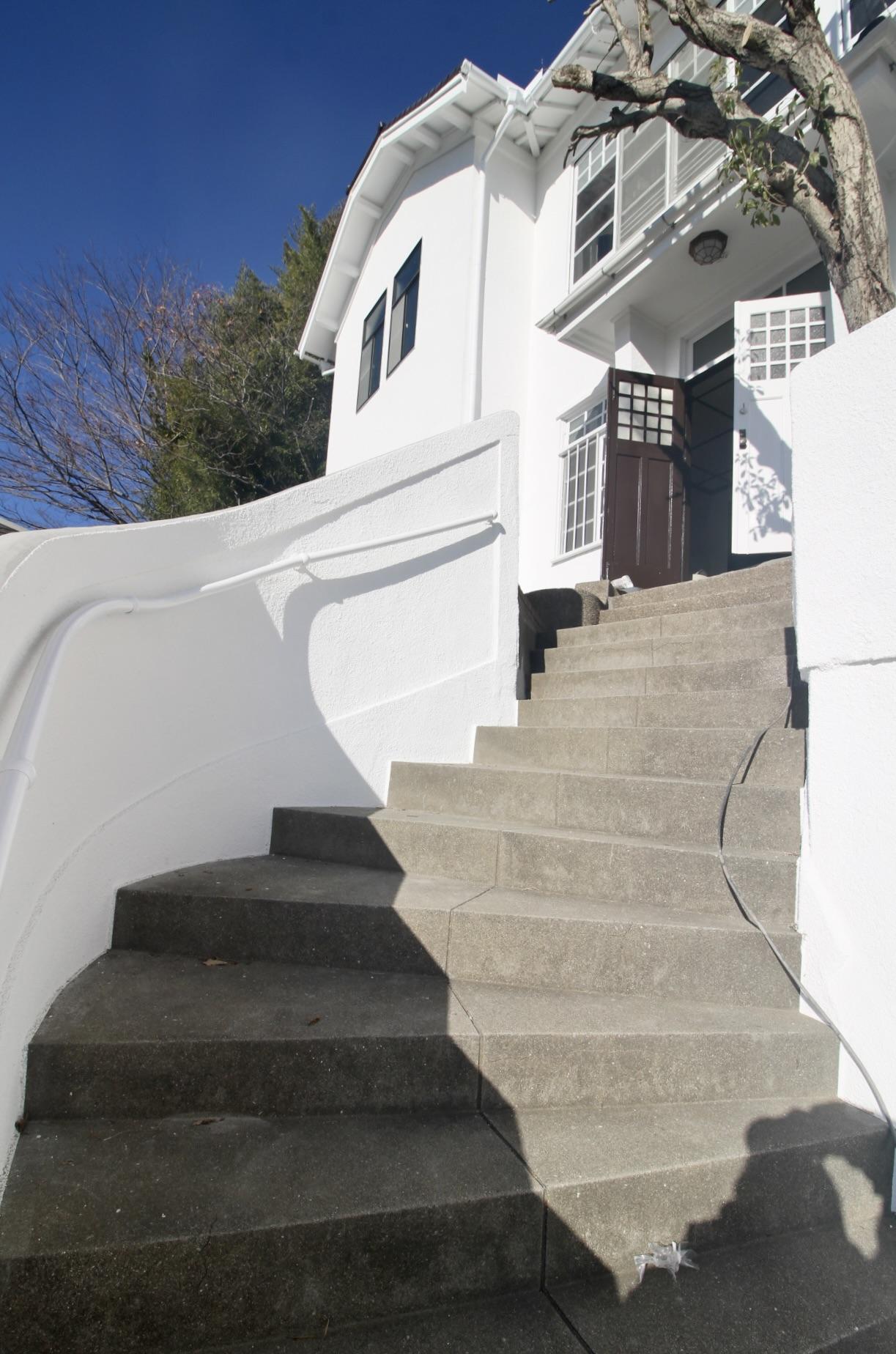 神戸市中央区諏訪山町の賃貸物件/この曲線のアプローチも素敵