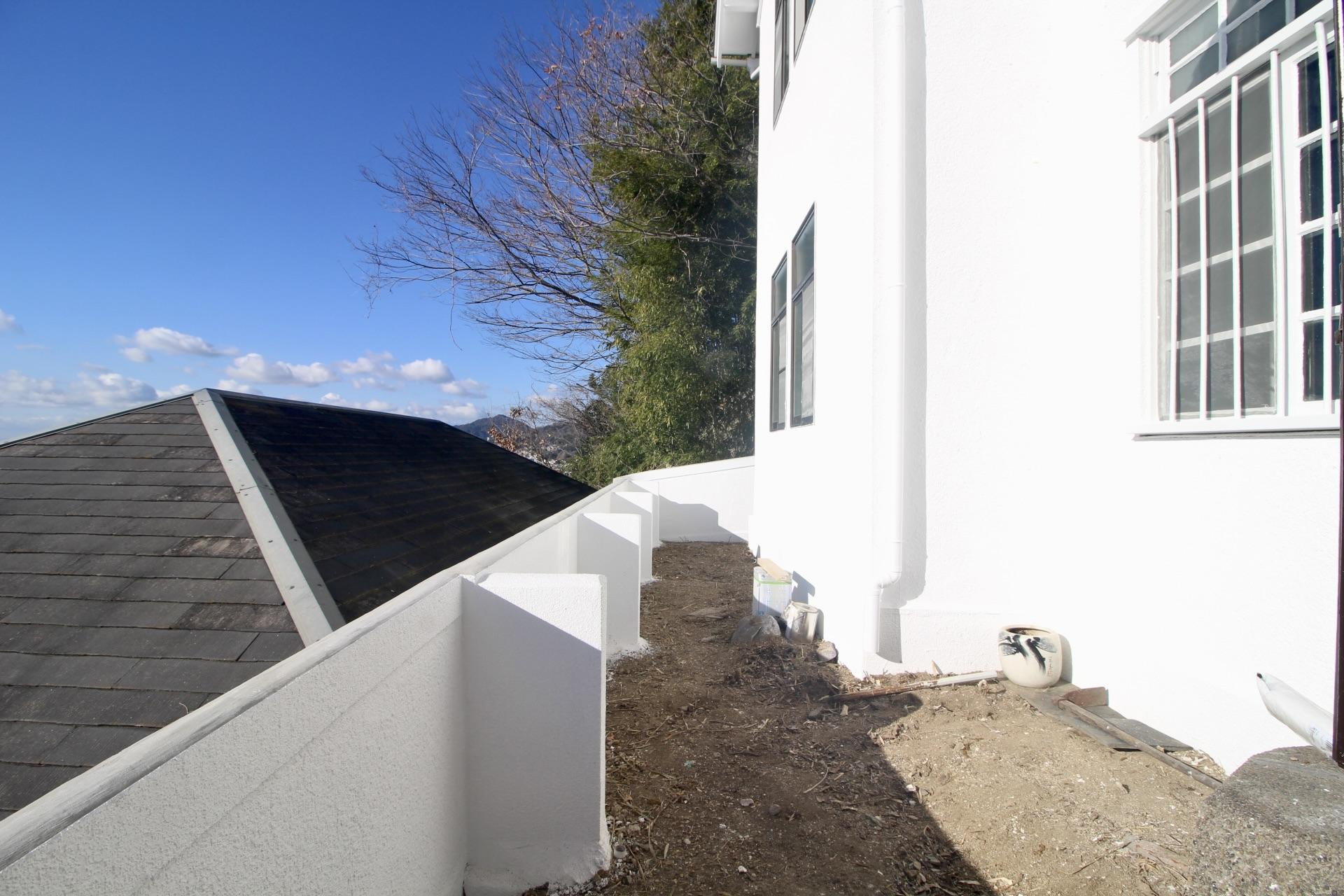 神戸市中央区諏訪山町の賃貸物件/ちょっとした植物や花を育てられそうな前庭も