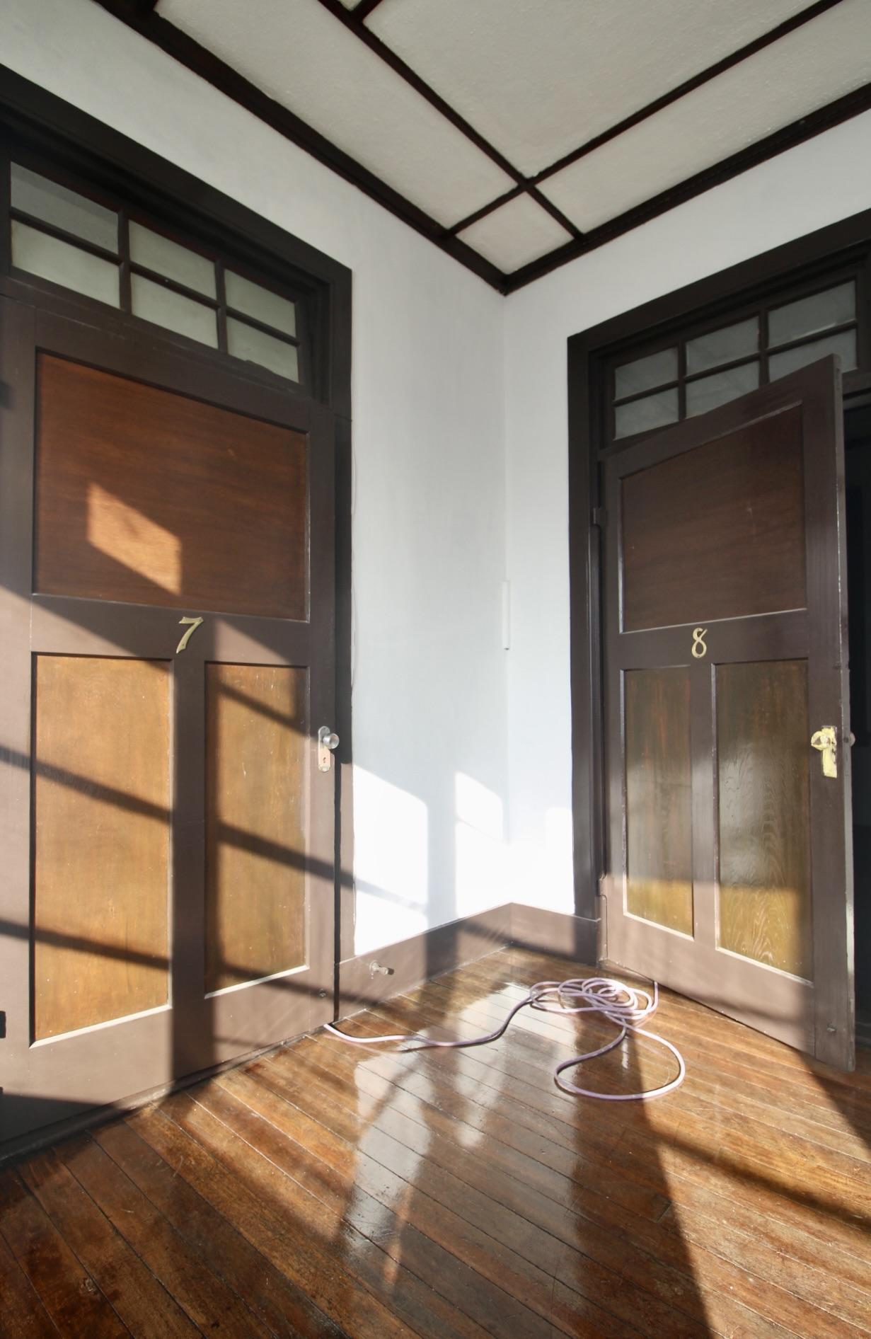 神戸市中央区諏訪山町の賃貸物件/見よ、この存在感。ズラリ並ぶ建具の存在感たるや。