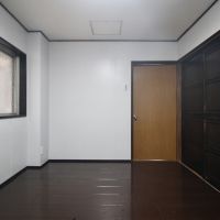 神戸市東灘区住吉山手の賃貸物件/無垢床と味のある建具のroom4