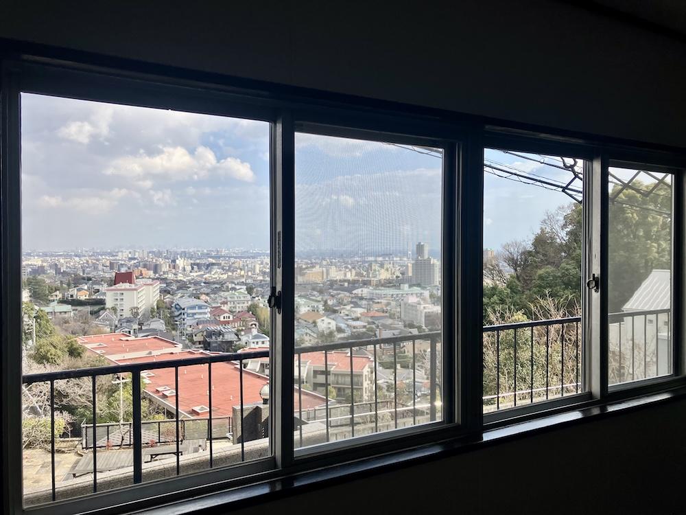 神戸市東灘区住吉山手の賃貸物件/窓の向こうに広がる、清々しい景色