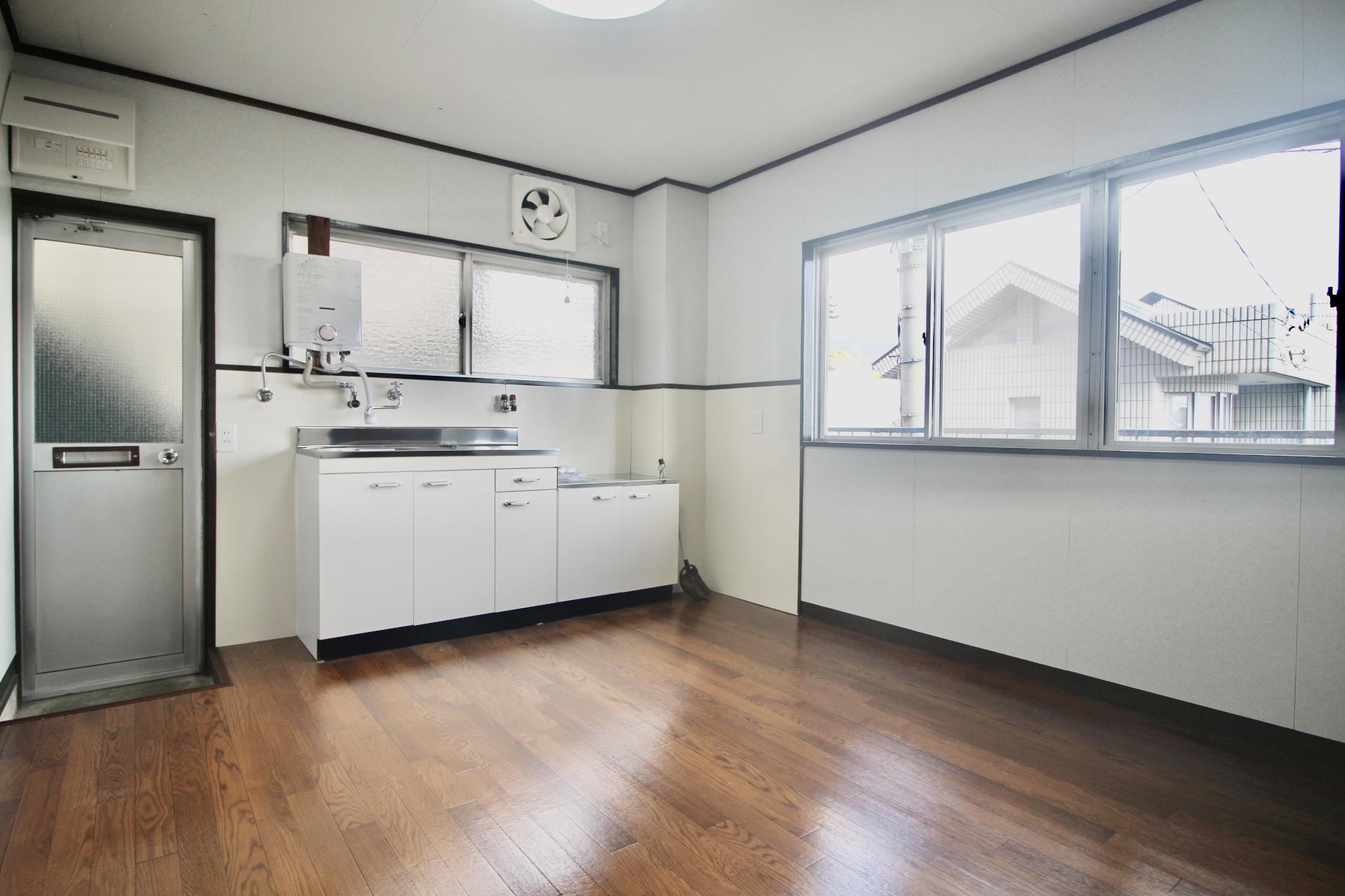 神戸市東灘区住吉山手の賃貸物件/日当たりがよく、眺望も良好なダイニングキッチン